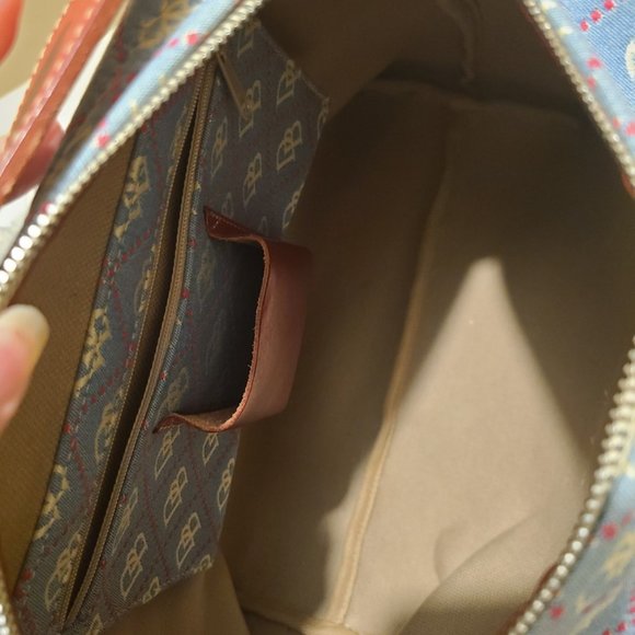 **SOLD** LIKE NEW "DOONEY & BOURKE" SHOULDER TOTE BAG - Picture 4 of 6